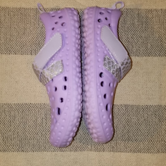 💥 Girls Western Chief Croc Like Shoes - Picture 3 of 5